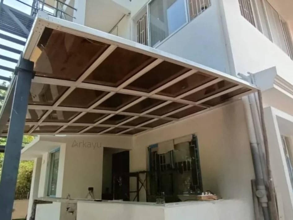 Aluminium Pergola with Polycarbonate Roofing for Outdoor Spaces — photo 1